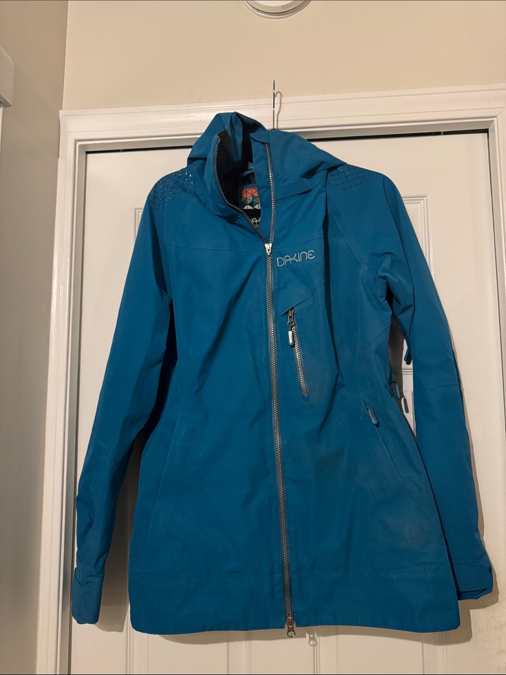 Dakine Women's Teal Hooded Ski Jacket with Chest Zip Pocket